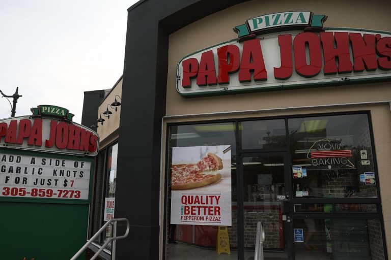 Papa John’s mengatakan itu berada di jalur untuk mengambil pangsa pasar sebagai perkiraan ketukan laba