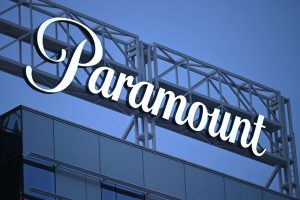 Paramount tergelincir ke kerugian tetapi mengatakan merger diperkirakan akan ditutup di babak pertama seperti yang diharapkan