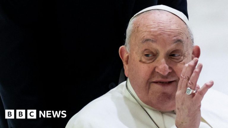 Paus Francis menderita pneumonia di kedua paru -paru, kata Vatikan