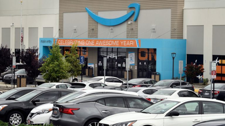 Pekerja North Carolina Amazon memberikan suara menentang serikat pekerja