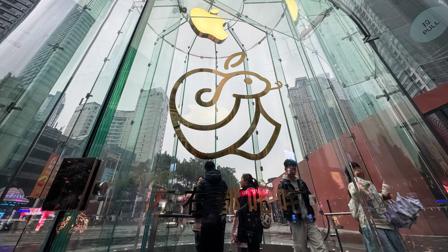 Saham Apple jatuh setelah China dilaporkan mempertimbangkan penyelidikan ke App Store