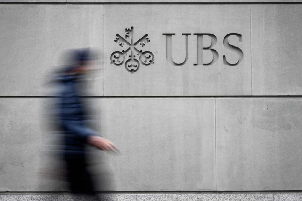 Saham UBS clobbered setelah pendapatan. Deutsche Bank mengatakan itu sekarang menjadi pembelian.