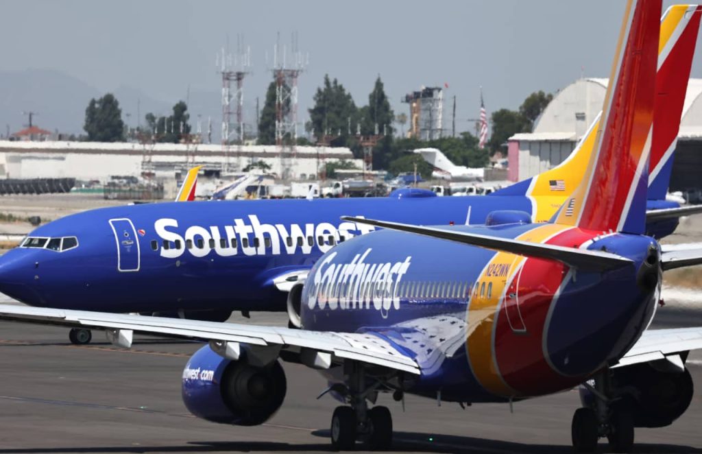 Southwest setuju investor aktivis Elliott dapat memiliki hingga 19,9% saham hingga 2026