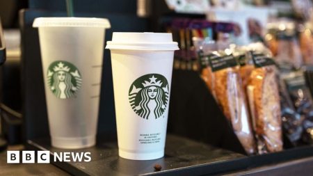 Starbucks Axes beberapa minuman dan staf dalam penawaran untuk kami turnaround