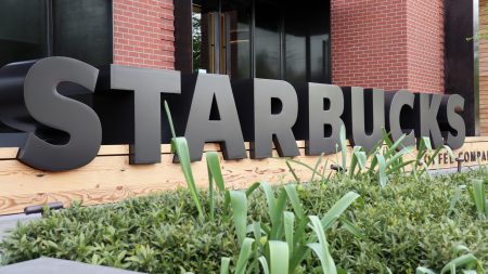 Starbucks untuk memberhentikan 1.100 pekerja perusahaan