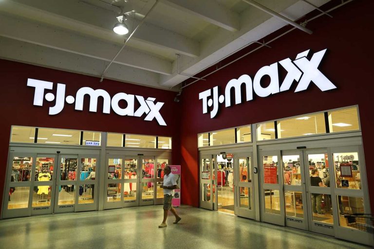 TJ Maxx Parent melihat pertumbuhan penjualan yang luas karena pelanggan membeli lebih banyak barang