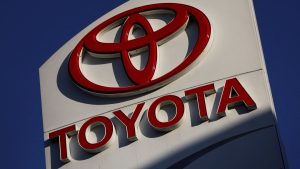 Toyota Motor memposting hampir 28% penurunan laba operasi kuartal ketiga, estimasi yang hilang