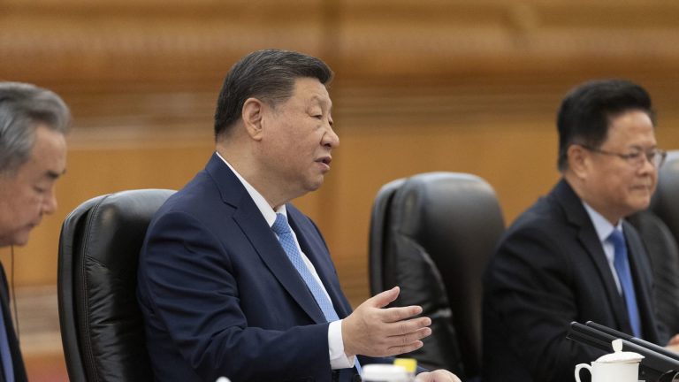 Xi Jinping China berbicara kepada pengusaha dalam pertemuan terkenal yang jarang terjadi