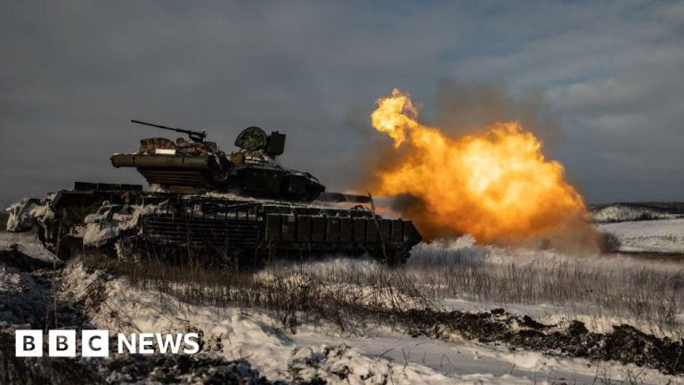 Apa yang jeda dalam bantuan militer AS bisa berarti bagi Ukraina