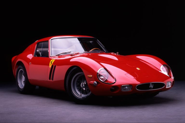 Hampir setengah dari pembeli Ferrari berusia di bawah 40, kata CEO