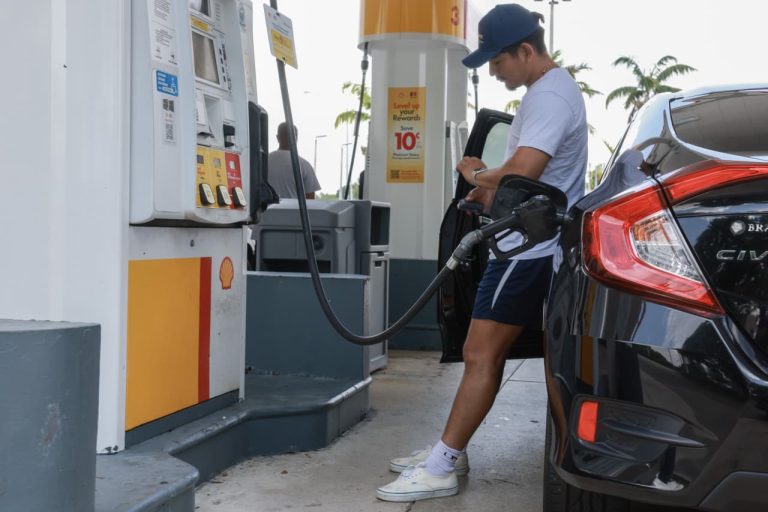 Harga gas menuju di bawah $ 3 per galon. Mengapa itu sebenarnya bukan hal yang baik.