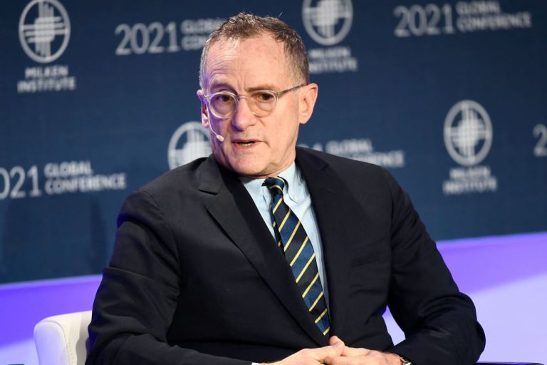 Howard Marks mengharapkan pengembalian yang lebih rendah dari S&P 500 selama dekade berikutnya. Inilah yang lebih dia sukai.