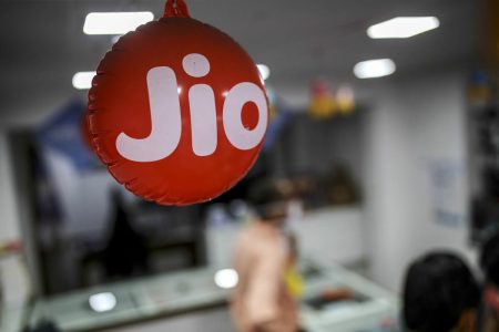 Jio mengumumkan kesepakatan untuk membawa Starlink ke India hanya beberapa jam setelah kemitraan Airtel yang serupa