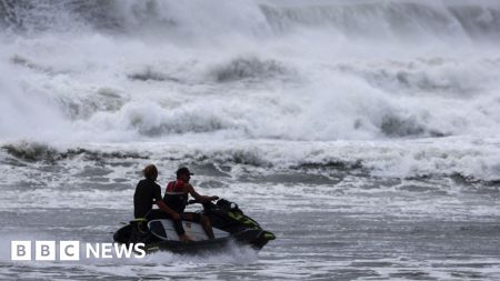 Kawat gigi Pantai Timur Australia untuk Topan Alfred