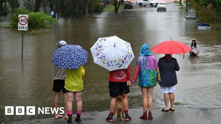 Pemadaman massal dan banjir di negara bagian yang terkena dampak badai