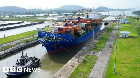 Perusahaan Hong Kong untuk menjual pelabuhan kanal Panama di tengah tekanan AS