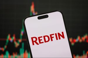 Roket mengakuisisi redfin, broker teknologi hipotek real estat