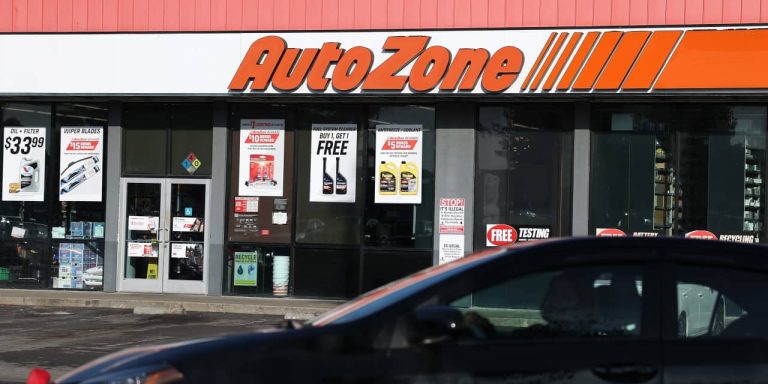 Saham Autozone tergelincir pada kehilangan pendapatan keempat berturut -turut meskipun ada kekuatan di AS