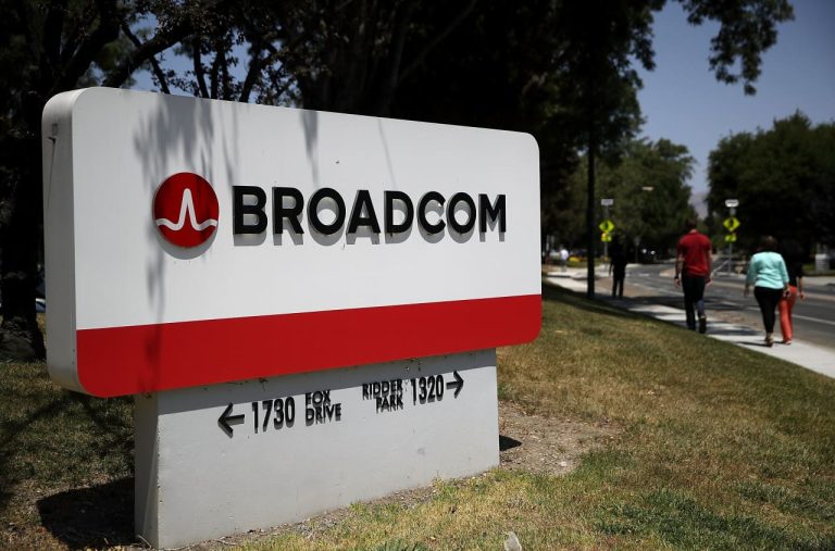 Saham Broadcom muncul sebagai Outlook yang optimis menenangkan investor AI