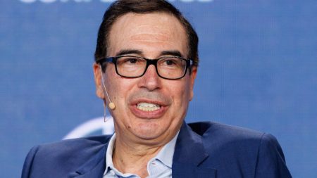 Steven Mnuchin mengatakan ‘orang bereaksi berlebihan’ terhadap kebijakan Trump