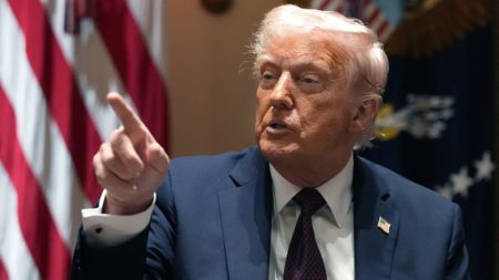 Trump mengedipkan mata pada tarif yang lebih lembut, meningkatkan pasar