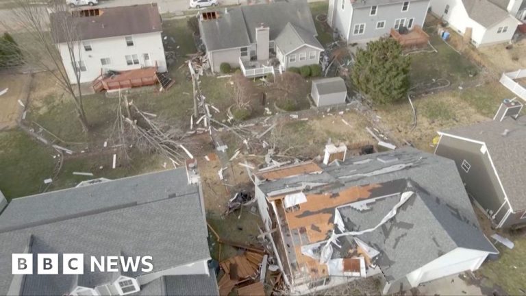 US Tornadoes: Cuaca ekstrem meninggalkan jejak kehancuran