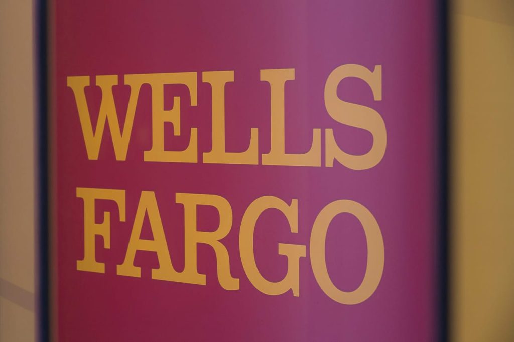 Wells Fargo mengatakan itu baru saja terangkat dari perintah peraturan